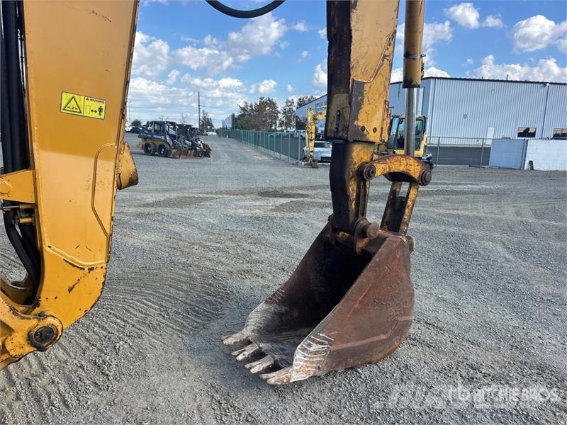 CAT 446D لوادر ذات جرافات عكسية