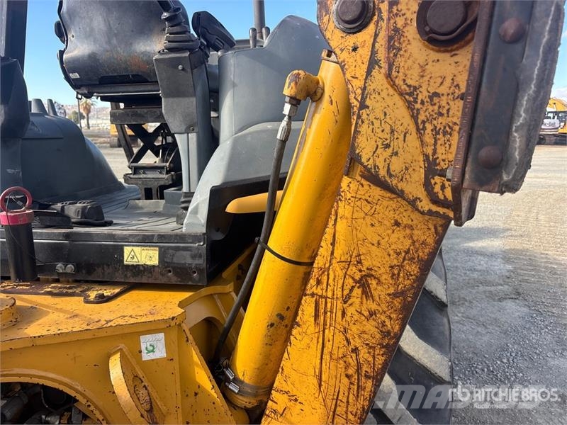 CAT 446D لوادر ذات جرافات عكسية