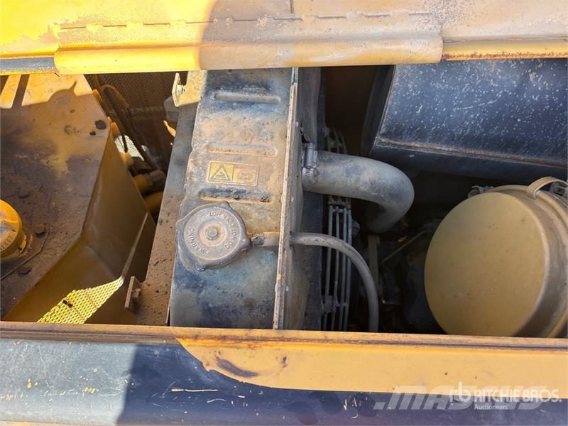 CAT 446D Rovokopači