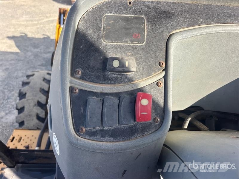 CAT 446D لوادر ذات جرافات عكسية