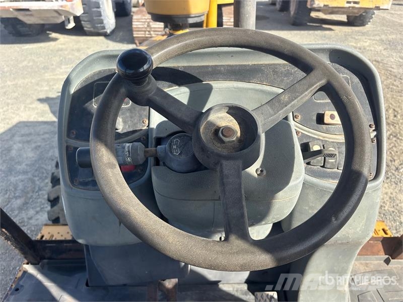 CAT 446D لوادر ذات جرافات عكسية