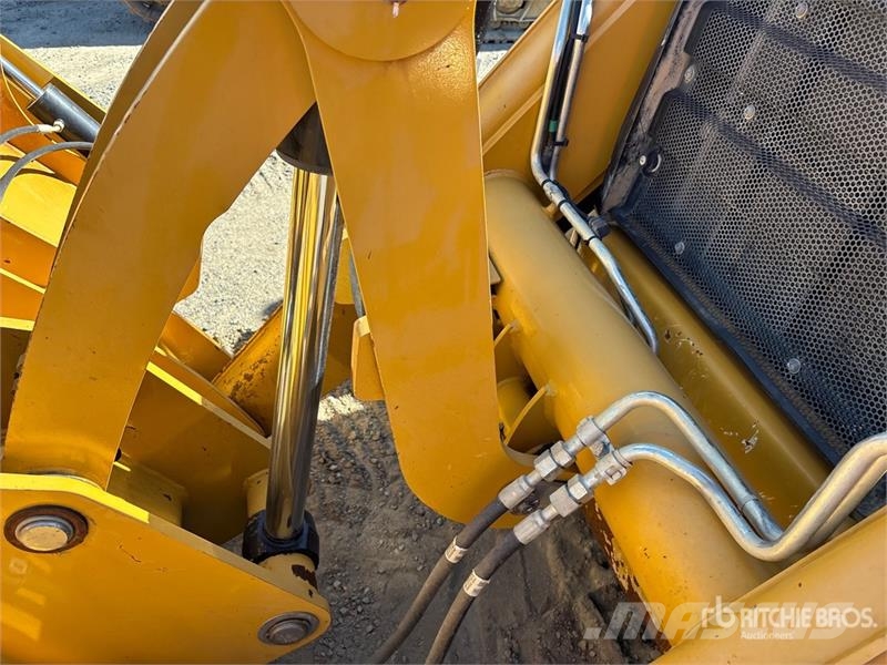 CAT 450 لوادر ذات جرافات عكسية
