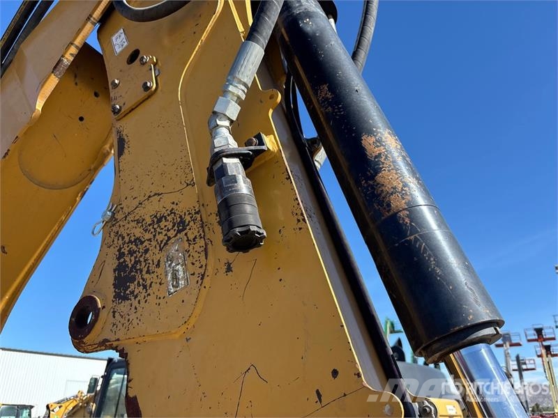 CAT 450 لوادر ذات جرافات عكسية