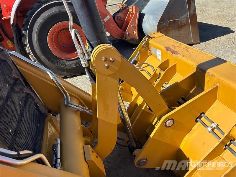 CAT 450 لوادر ذات جرافات عكسية