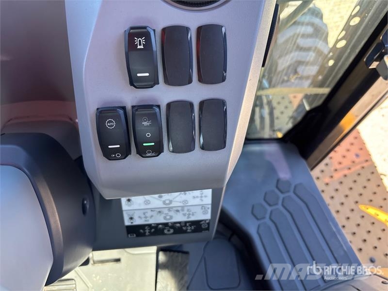 CAT 450 لوادر ذات جرافات عكسية