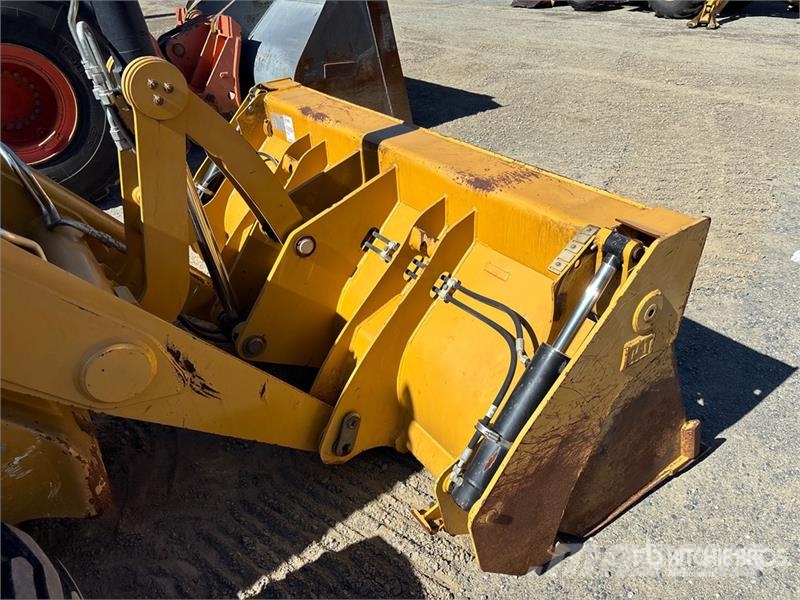 CAT 450 لوادر ذات جرافات عكسية