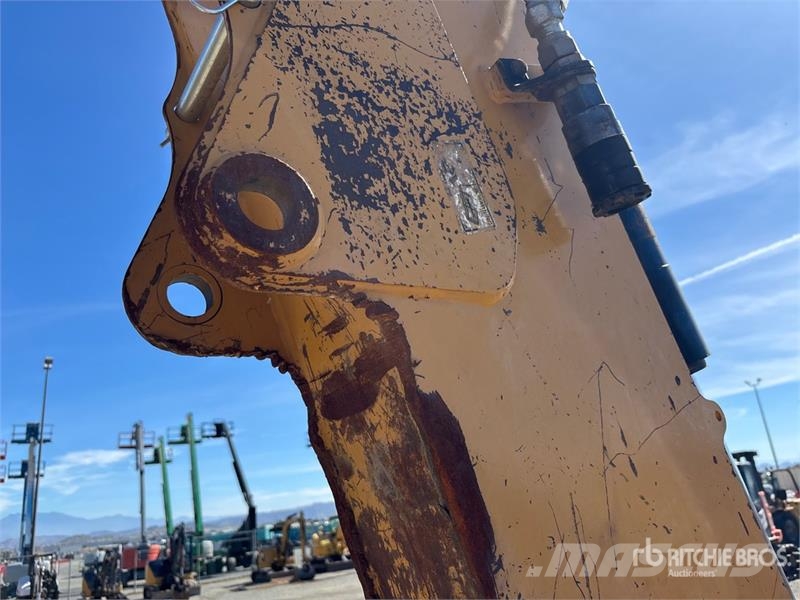 CAT 450 لوادر ذات جرافات عكسية