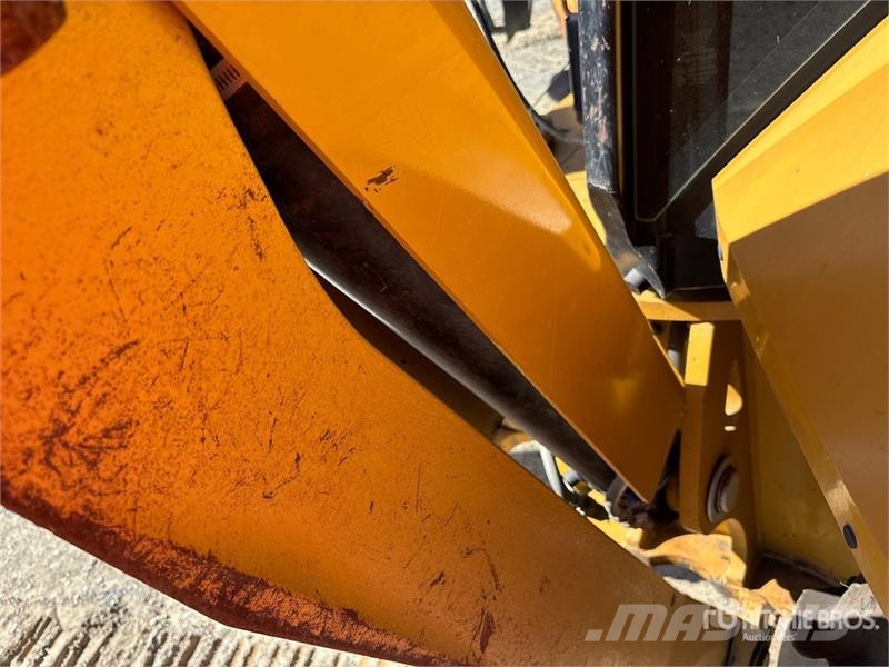 CAT 450 لوادر ذات جرافات عكسية