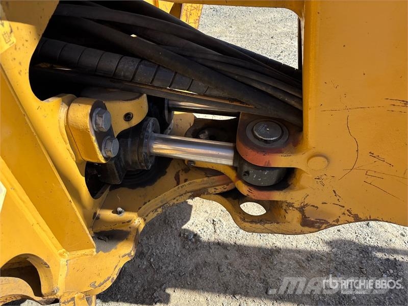 CAT 450 لوادر ذات جرافات عكسية