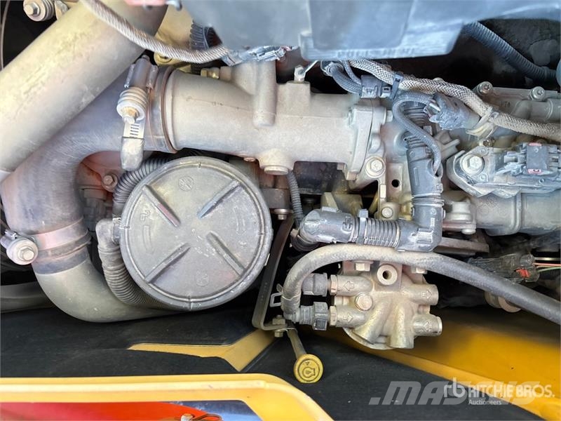 CAT 450 لوادر ذات جرافات عكسية