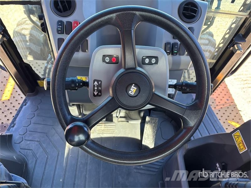 CAT 450 لوادر ذات جرافات عكسية