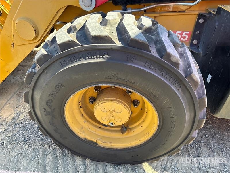 CAT 450 لوادر ذات جرافات عكسية