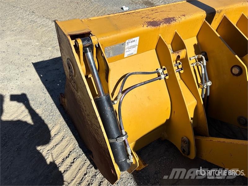 CAT 450 لوادر ذات جرافات عكسية