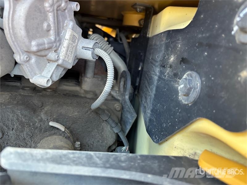 CAT 450 لوادر ذات جرافات عكسية