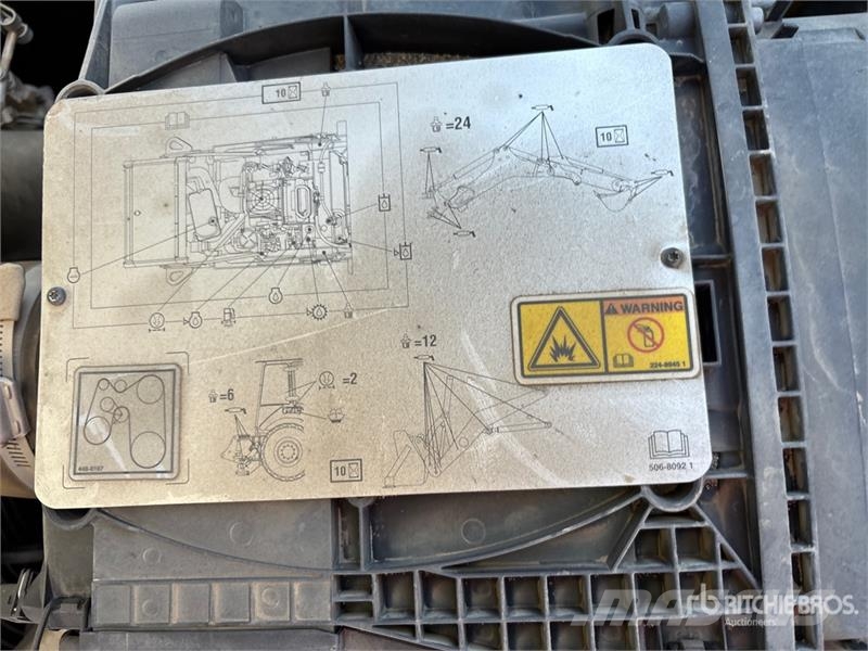 CAT 450 لوادر ذات جرافات عكسية
