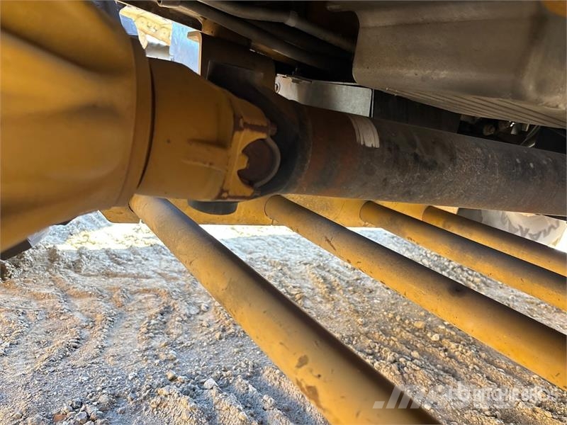 CAT 450 لوادر ذات جرافات عكسية