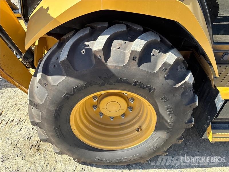 CAT 450 لوادر ذات جرافات عكسية