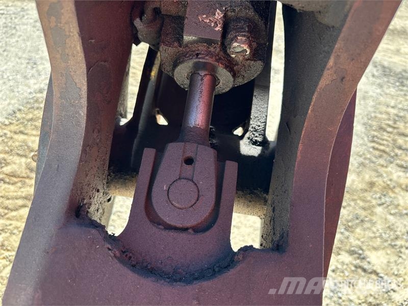CAT 450 لوادر ذات جرافات عكسية
