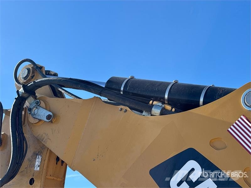 CAT 450 لوادر ذات جرافات عكسية