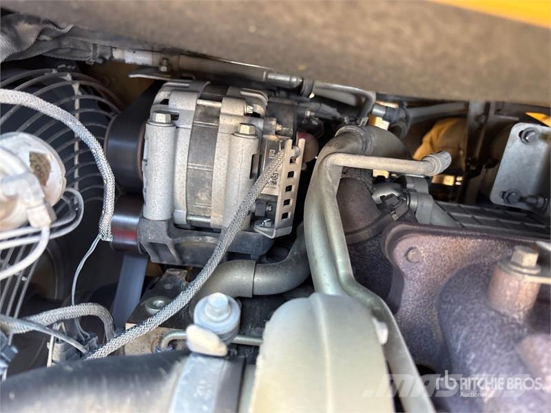 CAT 450 لوادر ذات جرافات عكسية