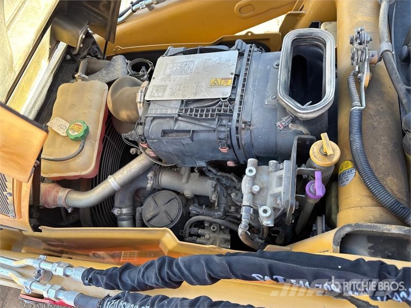 CAT 450 لوادر ذات جرافات عكسية