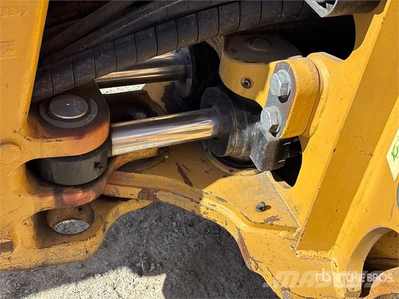 CAT 450 لوادر ذات جرافات عكسية