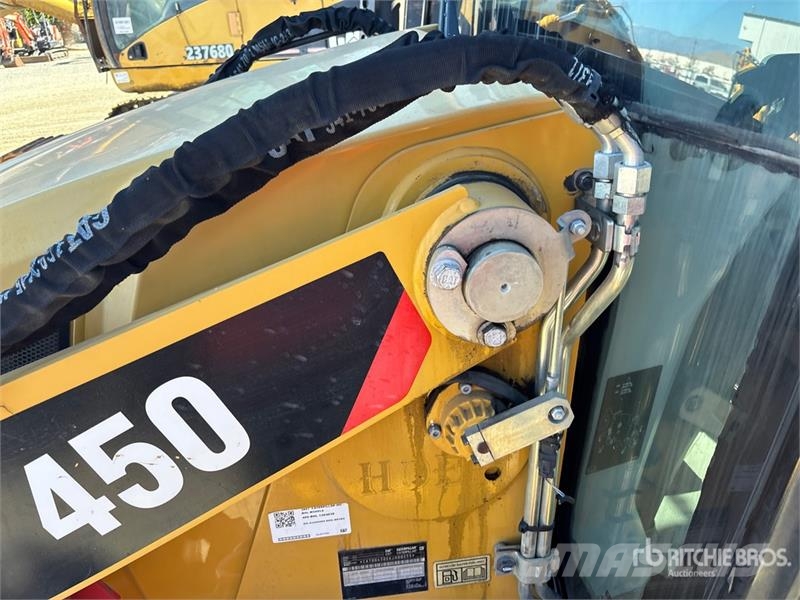 CAT 450 لوادر ذات جرافات عكسية