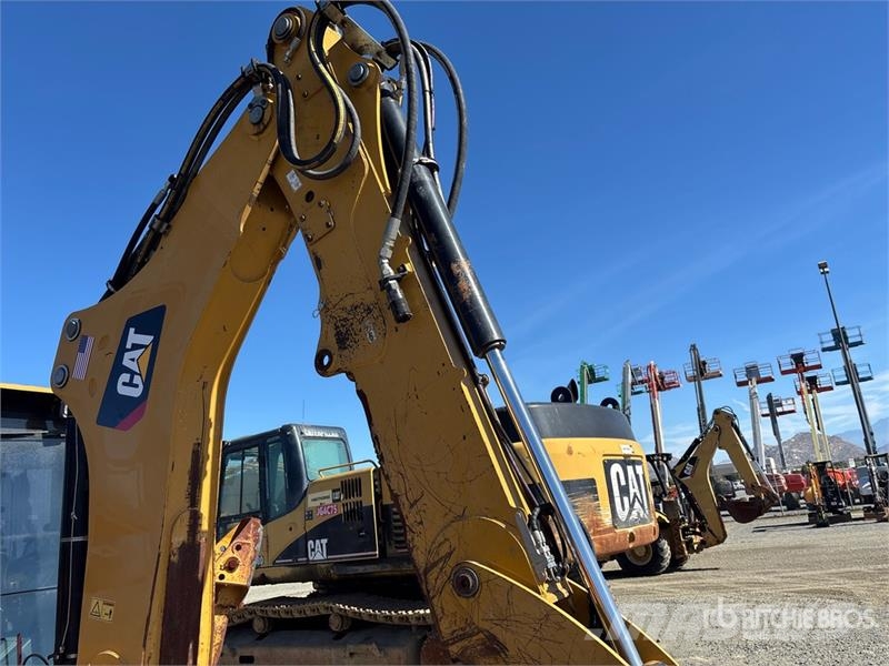 CAT 450 لوادر ذات جرافات عكسية