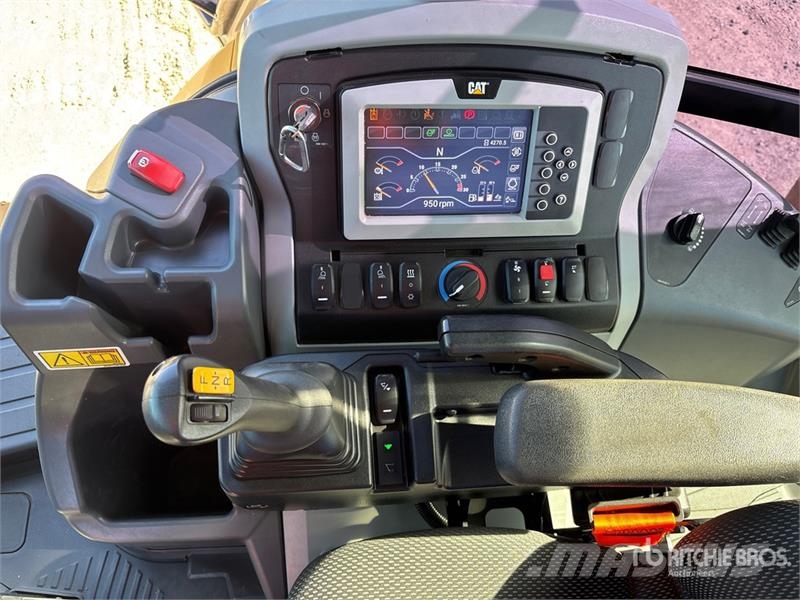 CAT 450 لوادر ذات جرافات عكسية