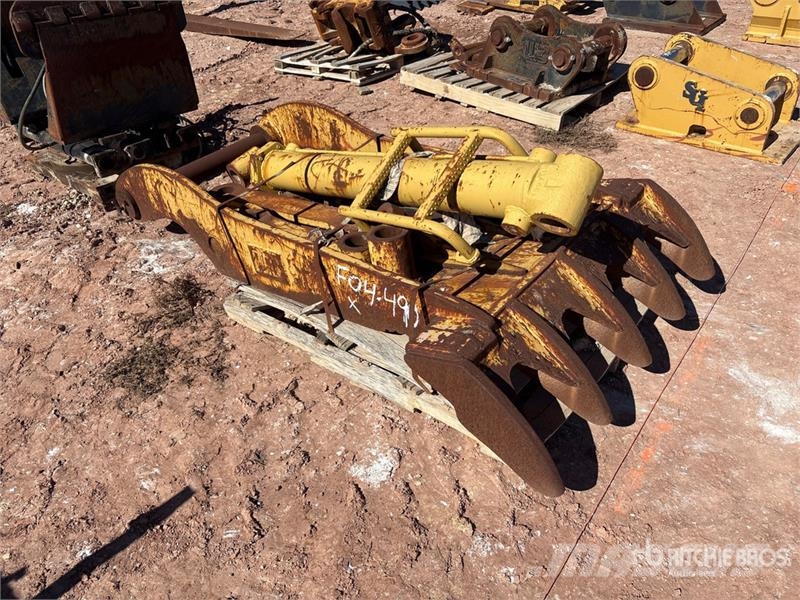 CAT 46 in Hydraulic Excavator Thumb دلاء