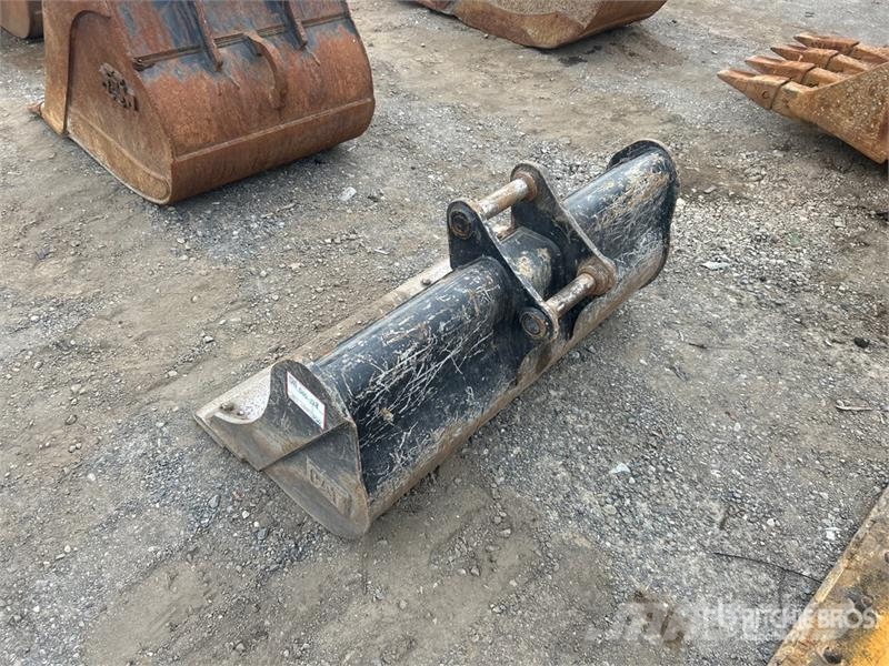 CAT 48 in Cleanup Excavator Bucket 挖斗