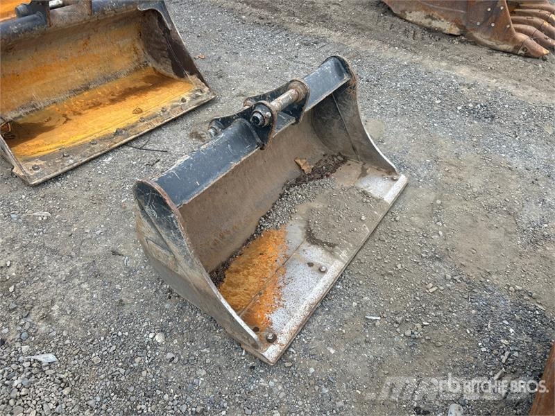 CAT 48 in Cleanup Excavator Bucket 挖斗