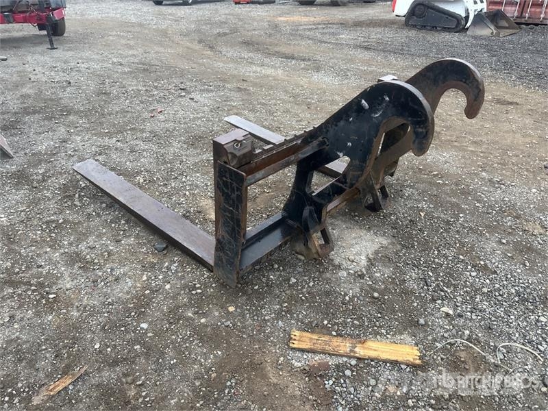 CAT 52 in Q/C Pin-On Wheel Loader Forks - Fits Cat 930 Вили