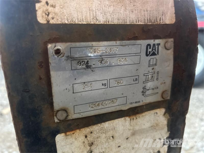 CAT 52 in Q/C Pin-On Wheel Loader Forks - Fits Cat 930 Вили