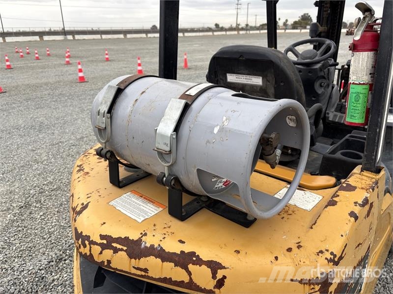 CAT 5500 lb Forklift Другие складские механизмы