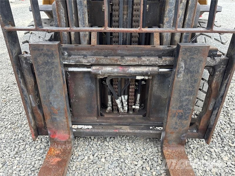 CAT 5500 lb Forklift Другие складские механизмы