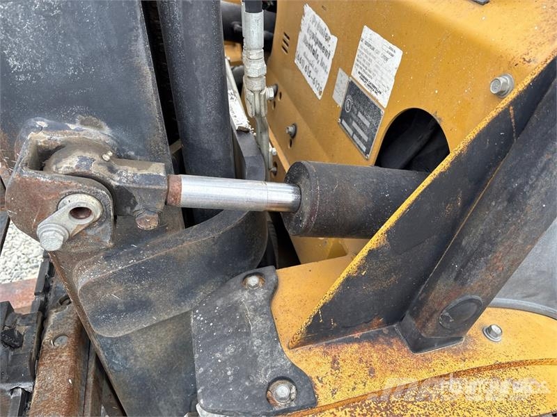 CAT 5500 lb Forklift Другие складские механизмы