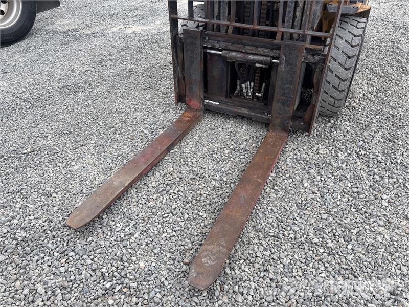 CAT 5500 lb Forklift Другие складские механизмы