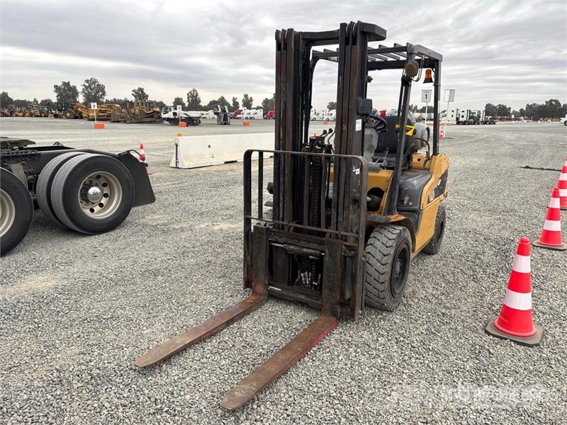 CAT 5500 lb Forklift Другие складские механизмы