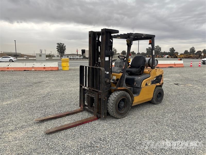 CAT 5500 lb Forklift Другие складские механизмы