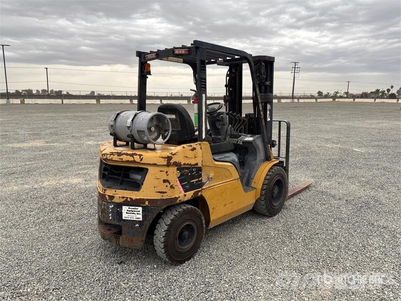 CAT 5500 lb Forklift Другие складские механизмы