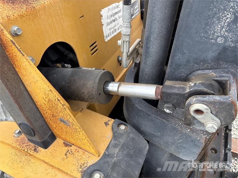CAT 5500 lb Forklift Другие складские механизмы