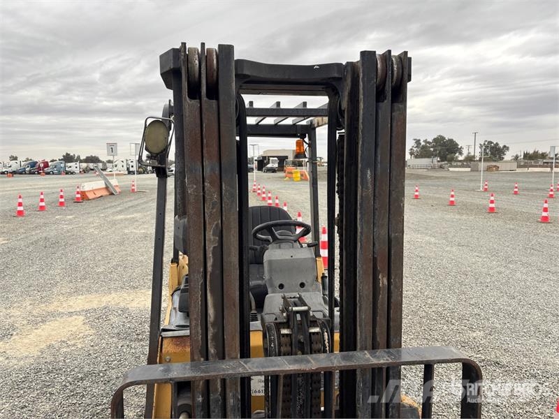 CAT 5500 lb Forklift Другие складские механизмы