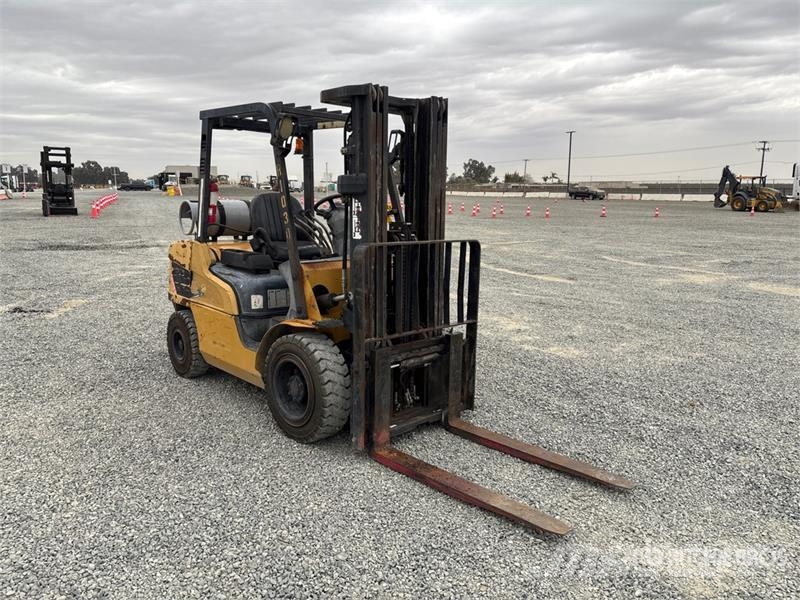 CAT 5500 lb Forklift Другие складские механизмы