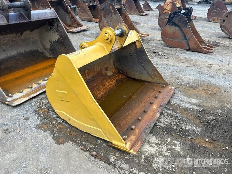 CAT 60 in Cleanup Excavator Bucket Кофи