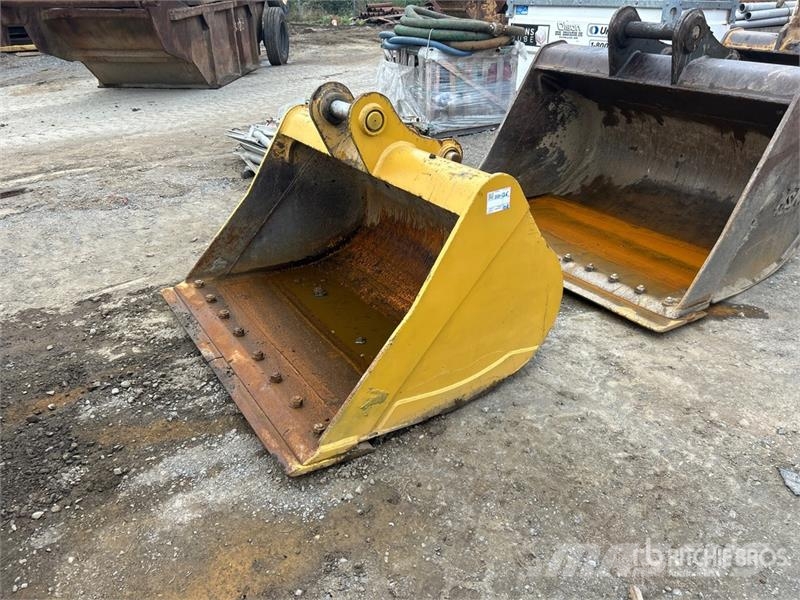 CAT 60 in Cleanup Excavator Bucket Кофи