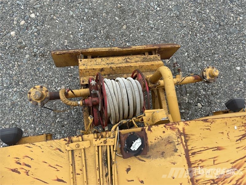CAT 613C 5000 gal Water Wagon 給水車