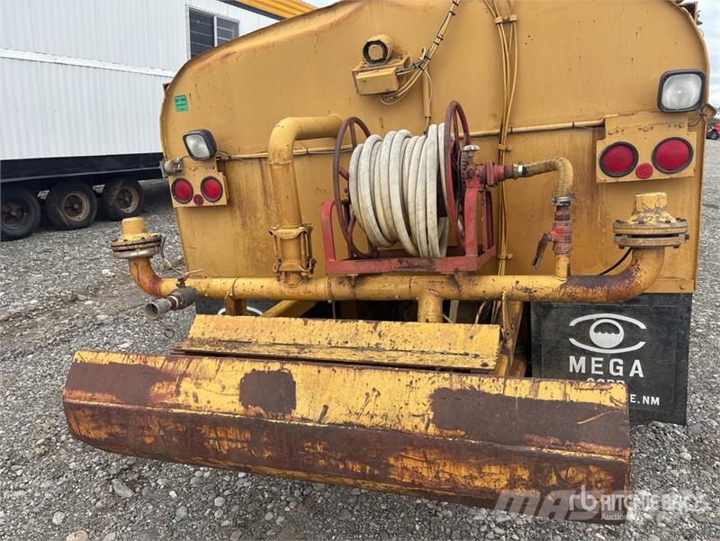 CAT 613C 5000 gal Water Wagon 給水車