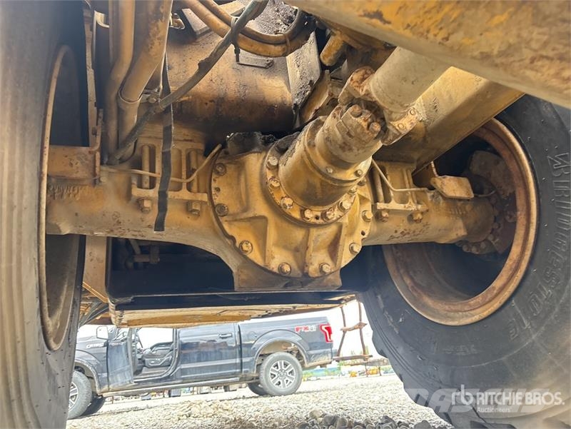 CAT 613C 5000 gal Water Wagon 給水車