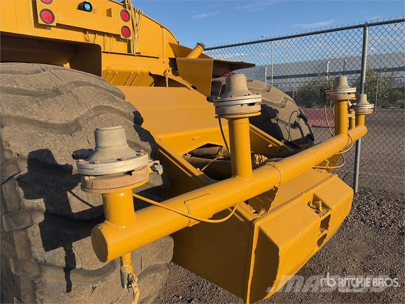 CAT 615C Camiones cisterna